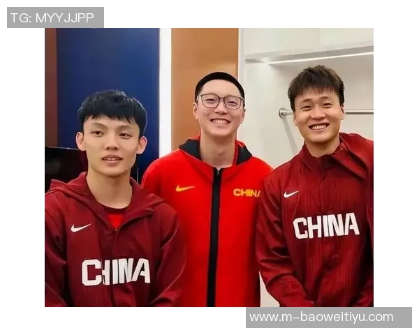 五虎齐聚篮球之巅周鹏胡明轩赵睿徐杰任骏飞共同登封面展现青春风采