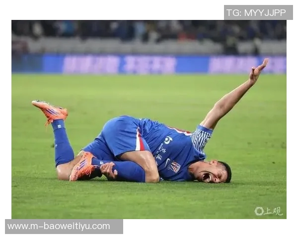 广岛球员失误送机会米内罗头球被解围路易斯补射遗憾中柱