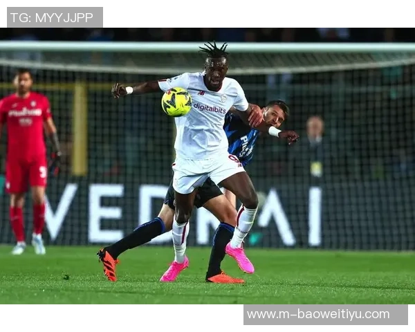 亚特兰大与罗马比赛中边裁遭鞭炮炸伤幸好无大碍